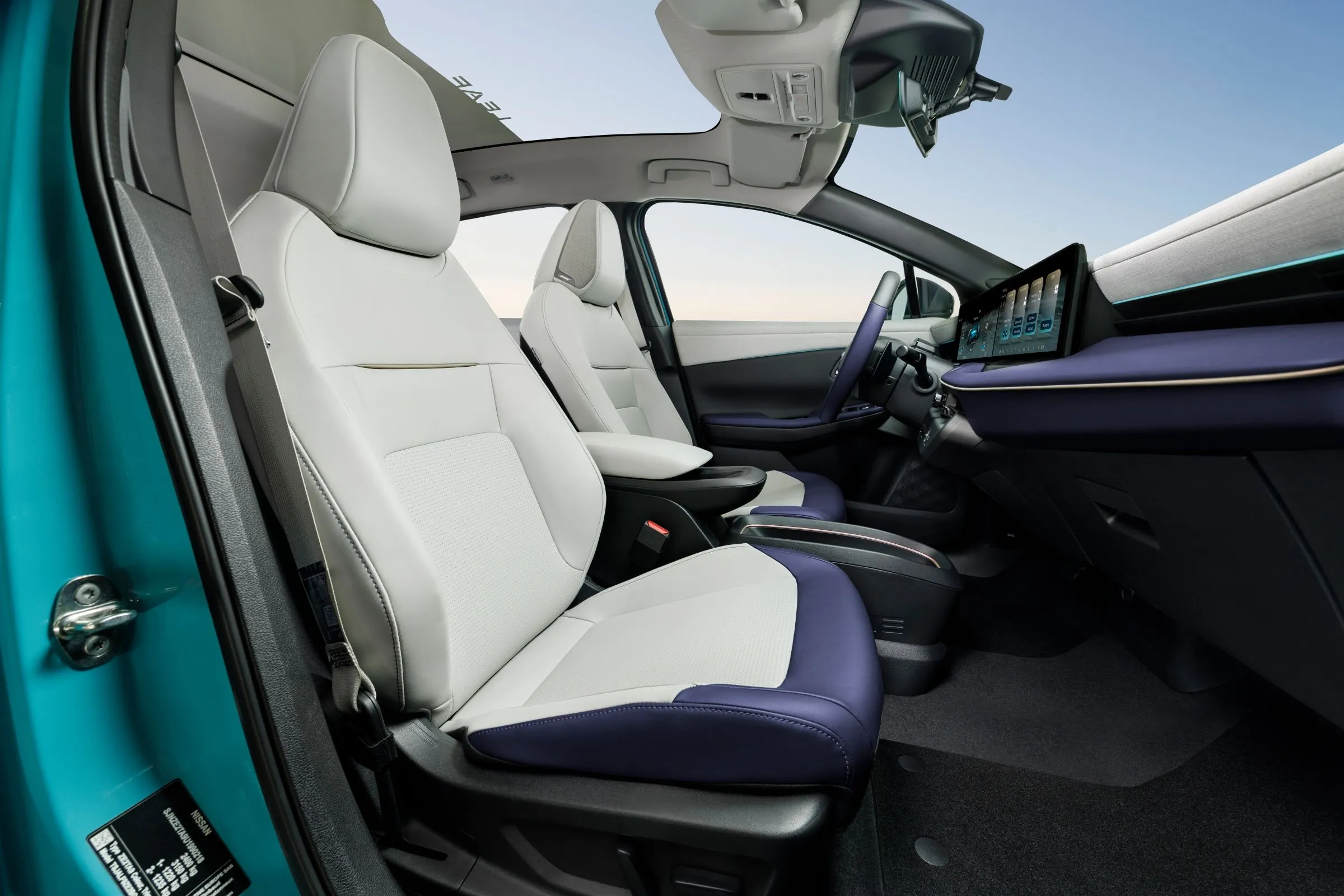 Nissan Leaf front seats in light synthetic leather