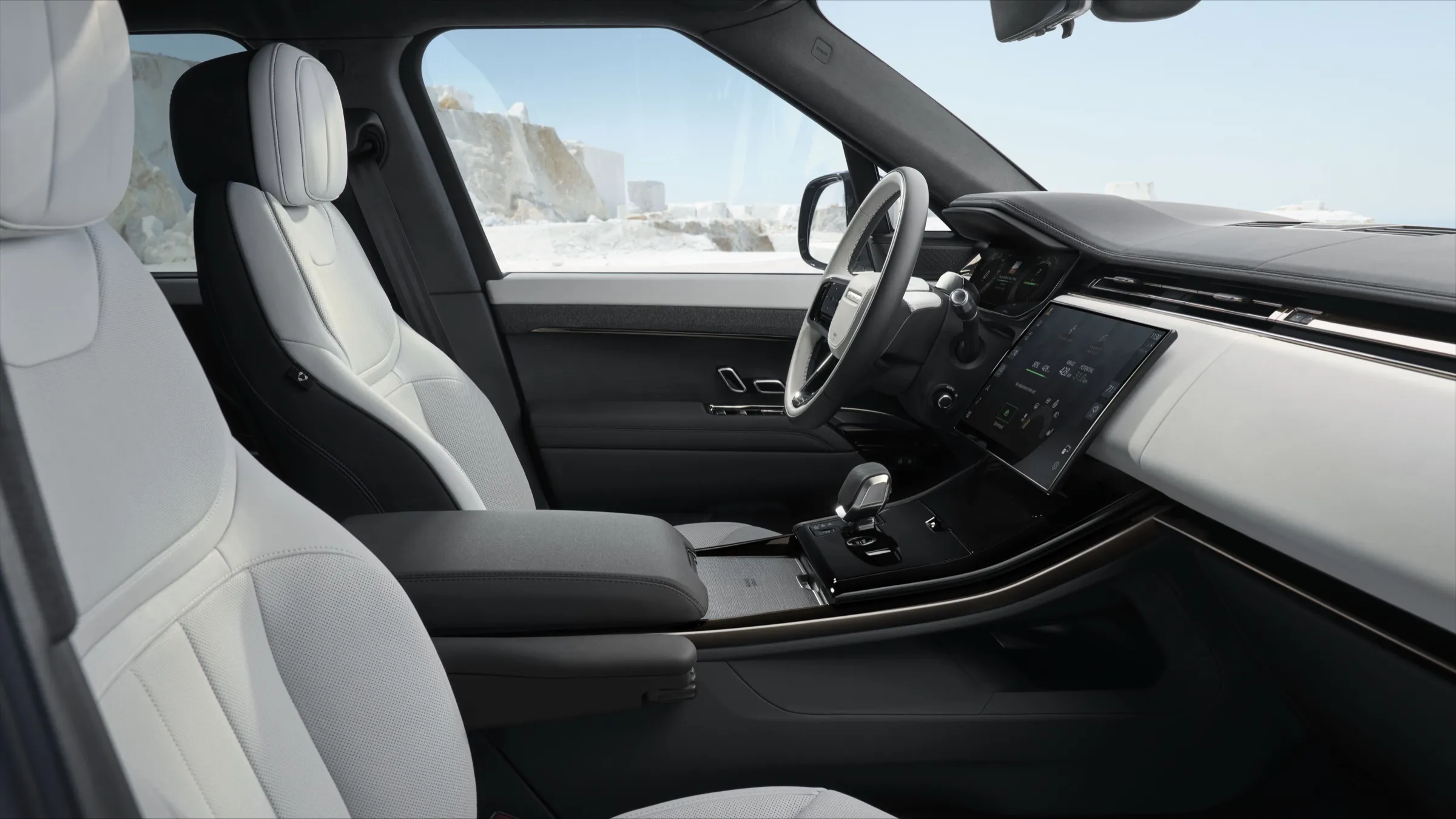 Range Rover Sport Electric front seats in light Ultrafabrics upholstery